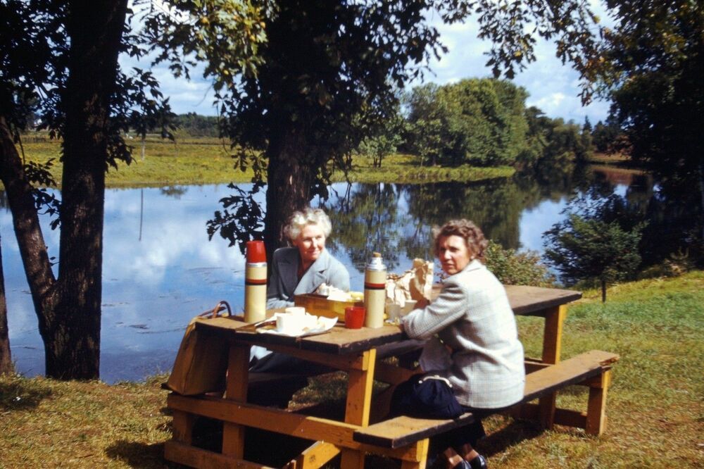 Kodak 35mm Slide 1940s Red Border Kodachrome 2 Women Enjoy A Picnic By The Water